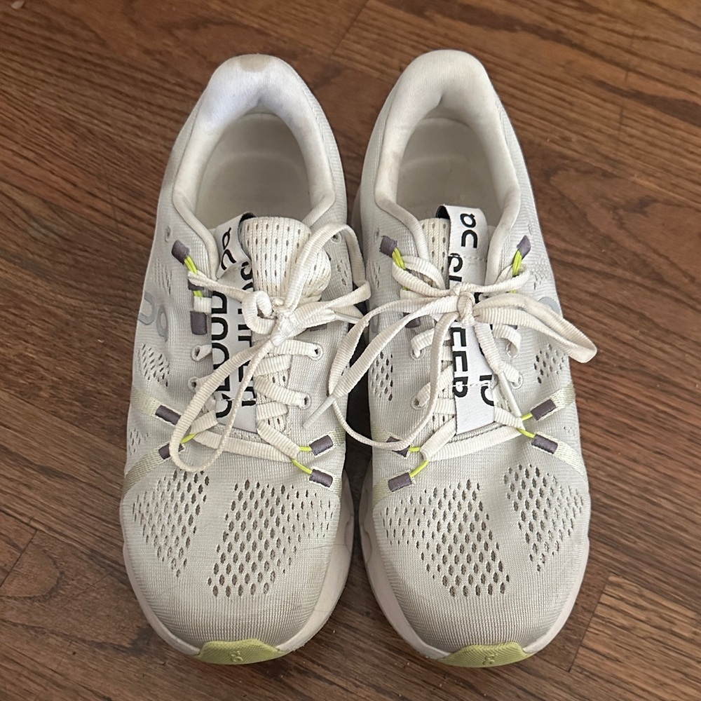 On Cloud Running Women's Gray and White Sneakers